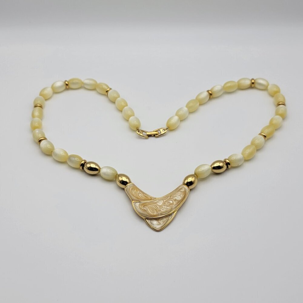 Vintage NAPIER Yellow Moonglow Lucite Beaded Necklace Gold Tone Beige Enamel 25" - Picture 3 of 12